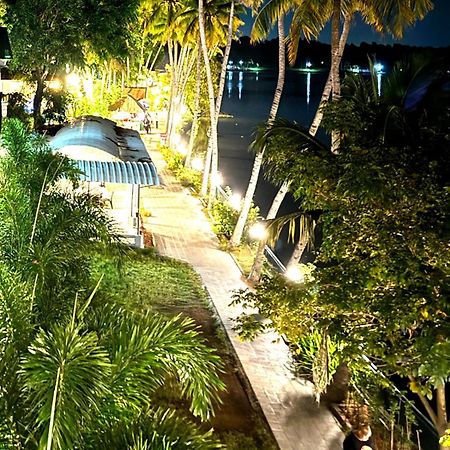 Jaladarshini Lakeside Gardens Bed & Breakfast Kollam Eksteriør bilde