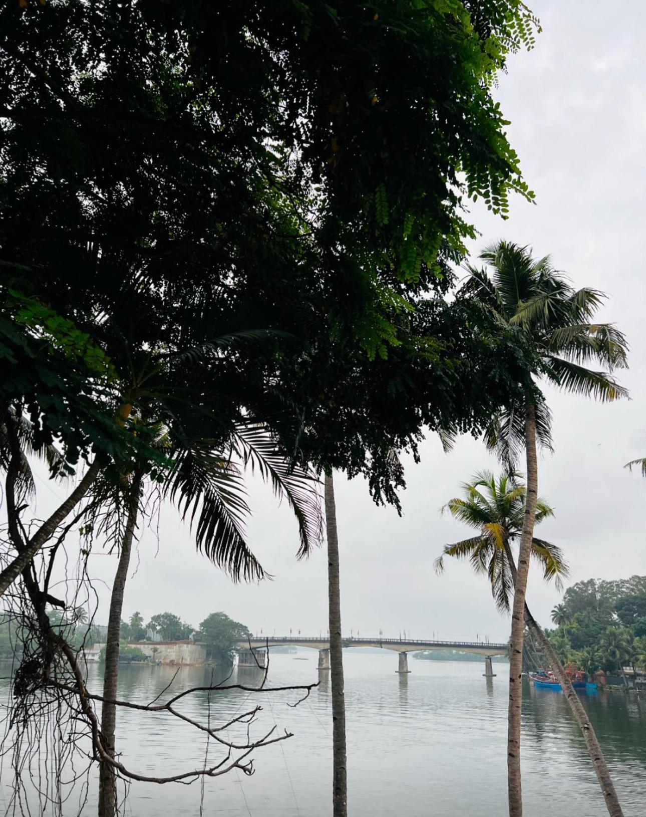 Jaladarshini Lakeside Gardens Bed & Breakfast Kollam Eksteriør bilde
