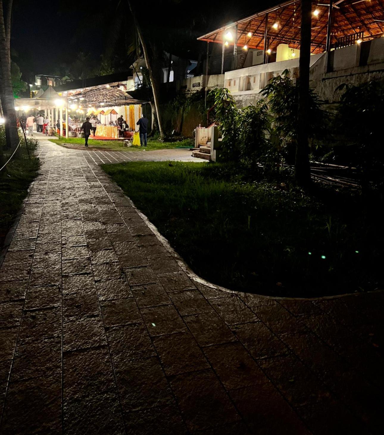 Jaladarshini Lakeside Gardens Bed & Breakfast Kollam Eksteriør bilde
